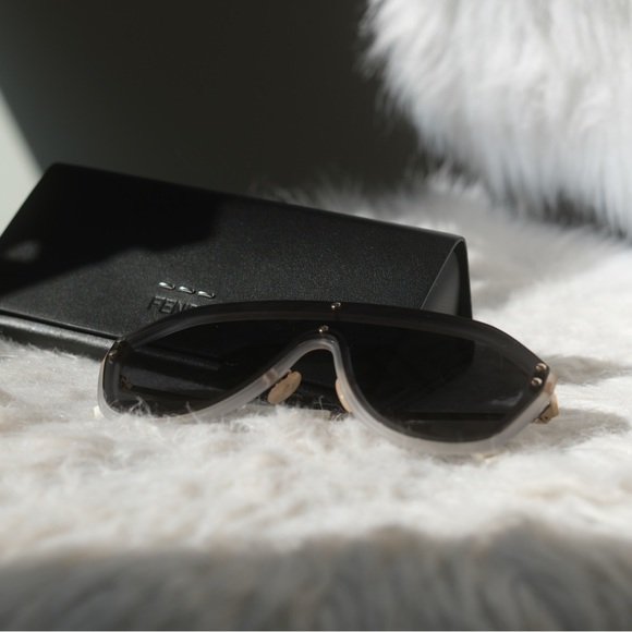 Fendi Sunglasses - Picture 3 of 6